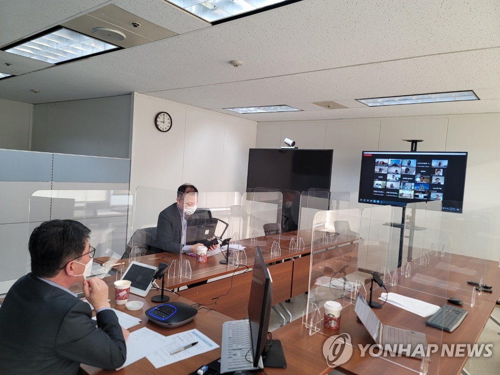 코로나 중증환자 500명 육박…의료계 "이미 병상 '만실' 상태"