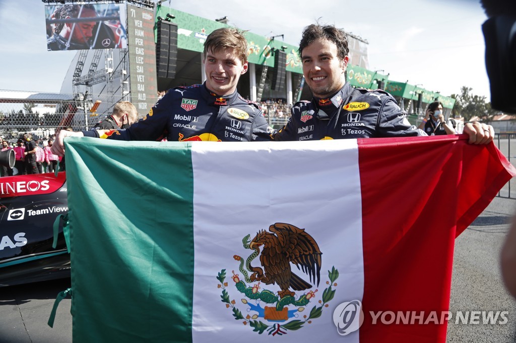 F1 페르스타펜, '황제' 해밀턴 뒤로 하고 선두 질주