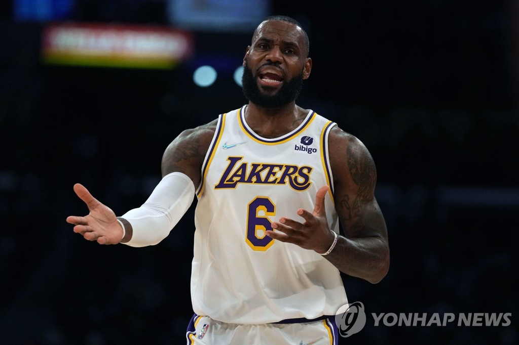 NBA 레이커스, 디트로이트와 재대결서도 승리…제임스 33점