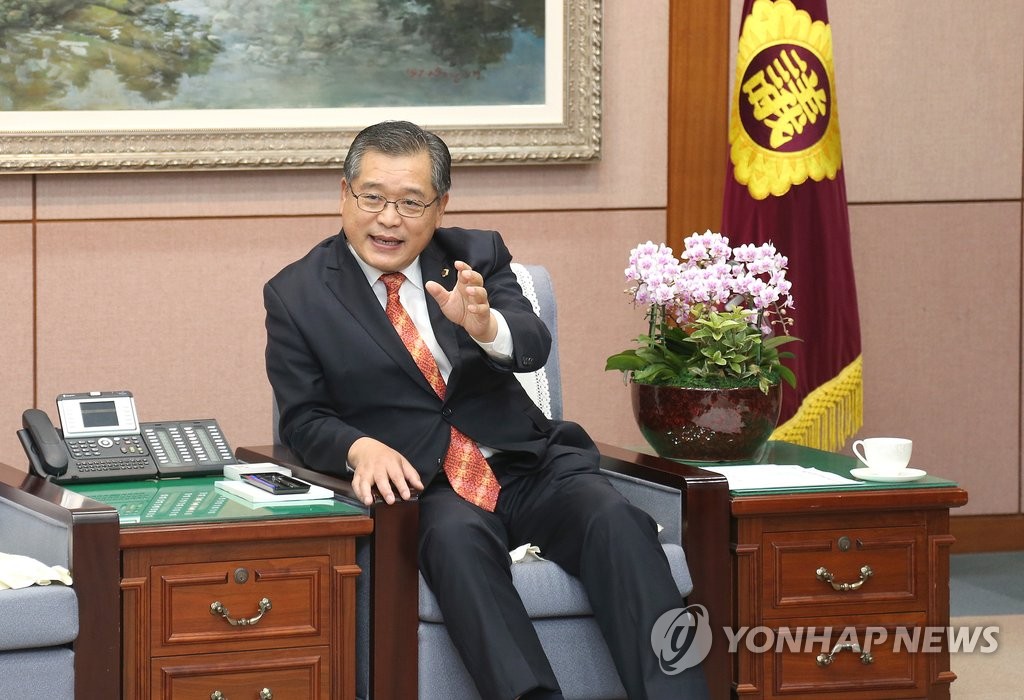 '줄기세포 공짜시술' 이해동 전 부산시의회 의장 유죄 확정 - 한국경제