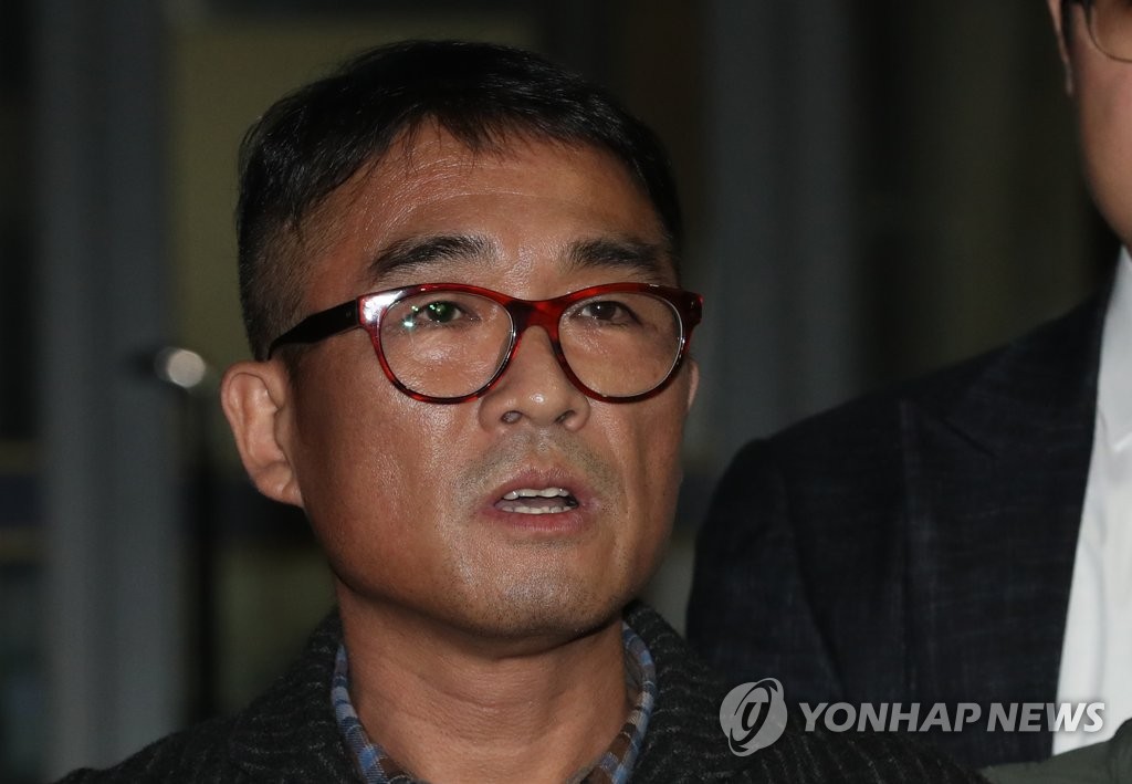 검찰, 김건모 '성폭행 의혹' 2년 만에 무혐의 결론