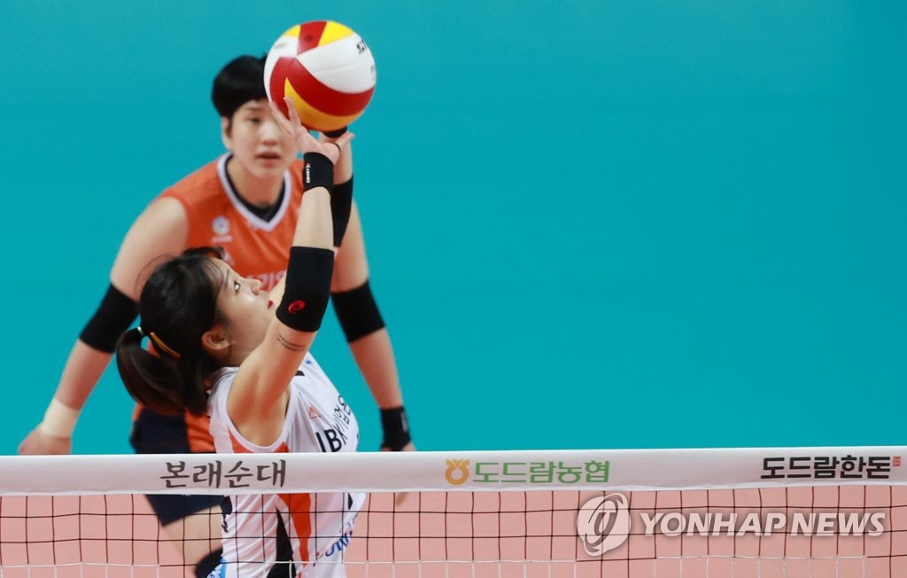 IBK-Jo Song-hwa 'random termination confrontation'... The gaze focused on KOVO rewards and punishments