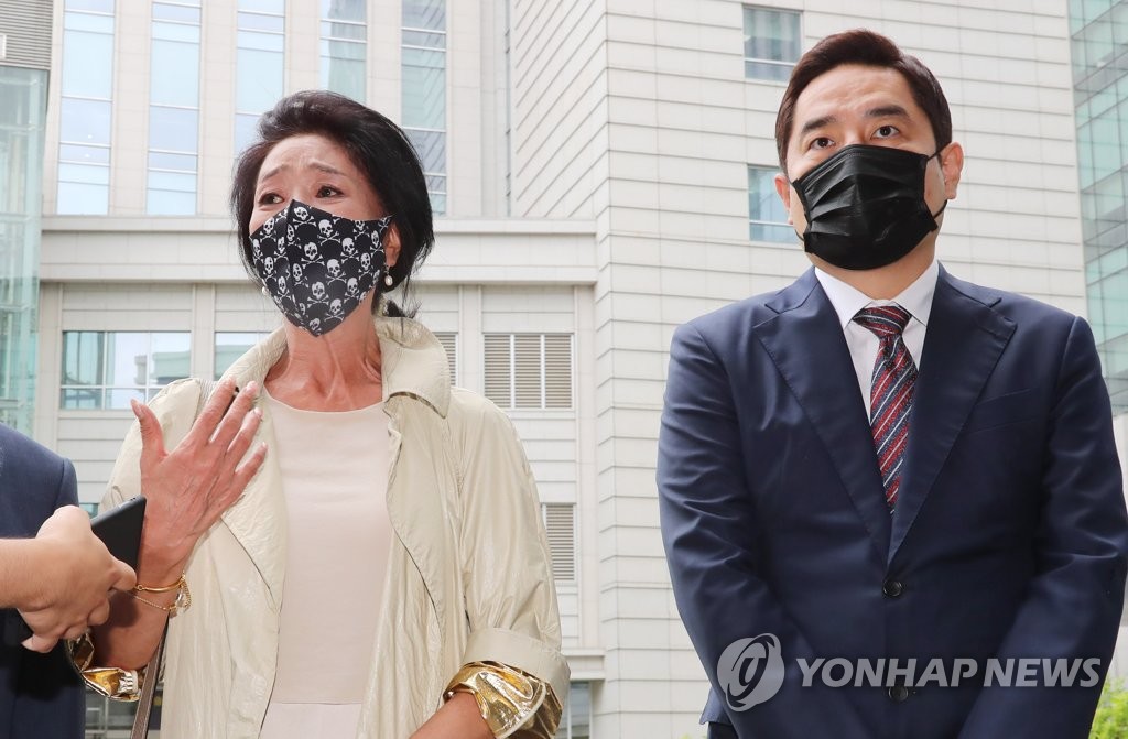 '김부선, 이재명에 3억 청구' 재판 내년 1월로 연기