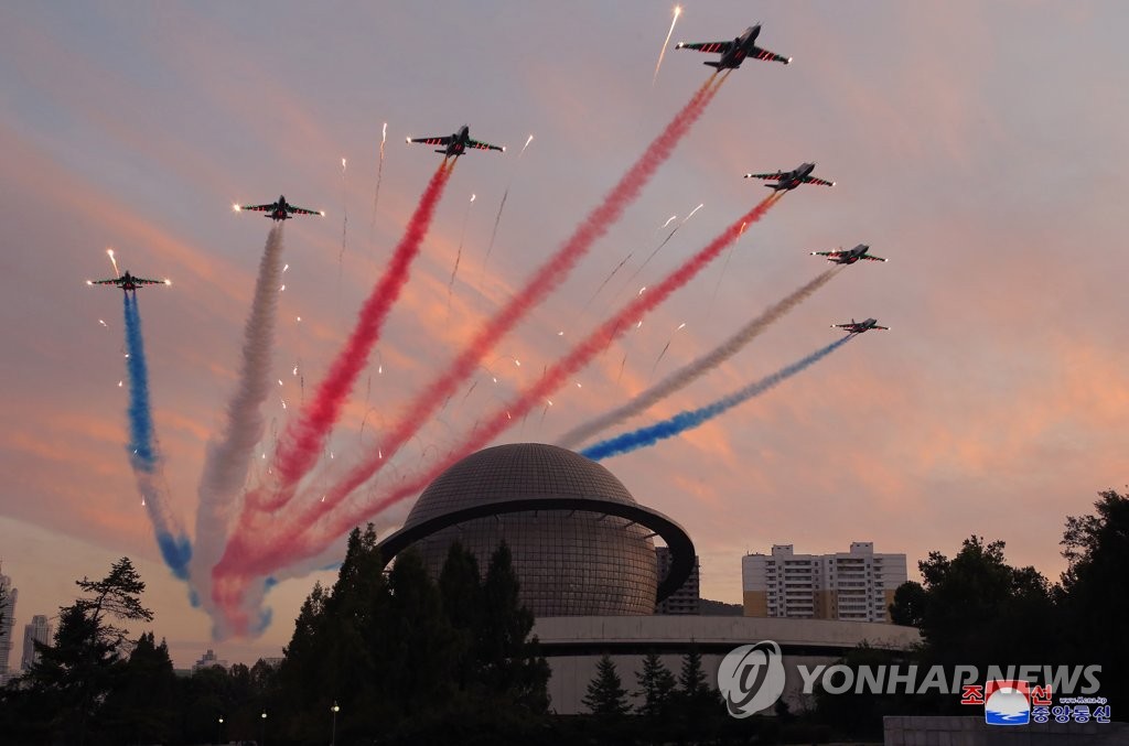 북한, '로케트공업절' 언급 없이 "뜻깊은 항공절 아침 밝아와"