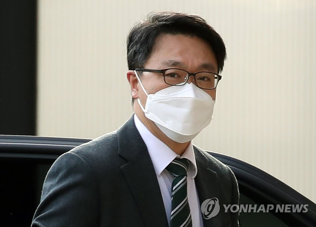野 대선후보로 올라선 윤석열…尹 파고드는 공수처·검찰