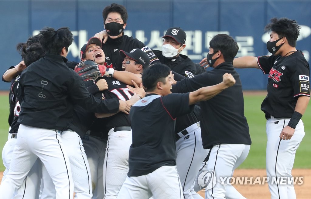 우승 감동 뒤로하고…kt, 한국시리즈 대비한 팀 훈련 3일 시작