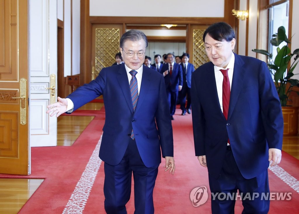 문대통령, 오늘 尹에 축하난…국민의힘 후보 선출 열흘만