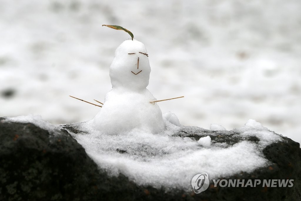 대설특보 사흘째 제주 한라산 최고 20㎝ 눈