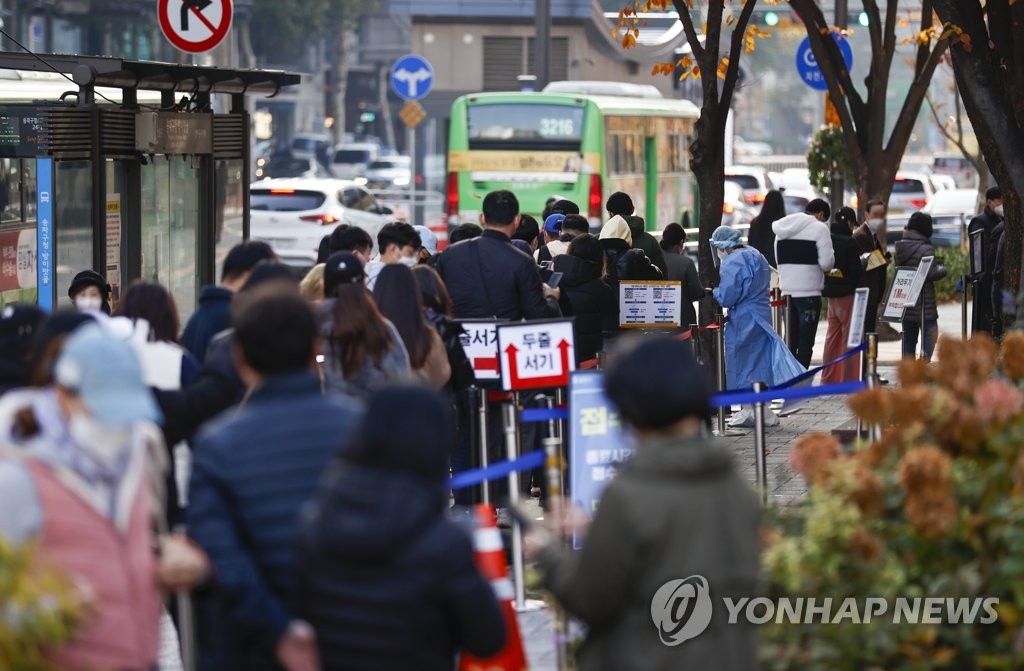 코로나 중증환자 500명 육박…의료계 "이미 병상 '만실' 상태"