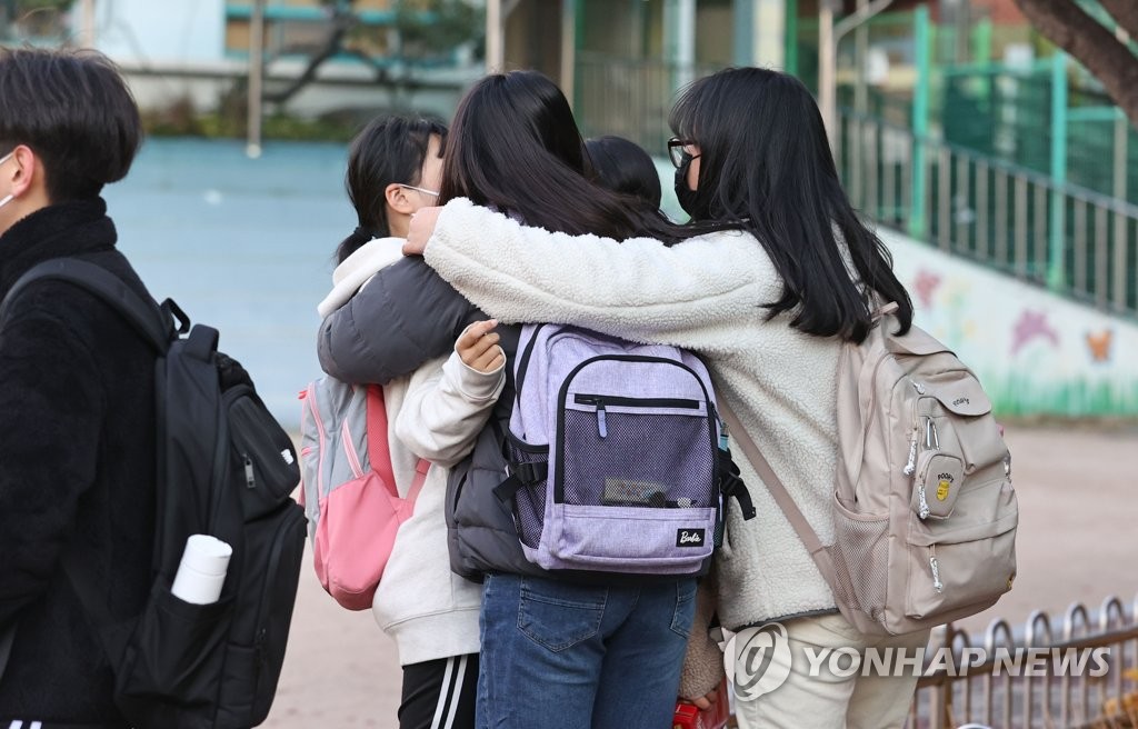 "친구·선생님 자주 볼수 있어 설레요" 전국 학교 전면등교 첫날