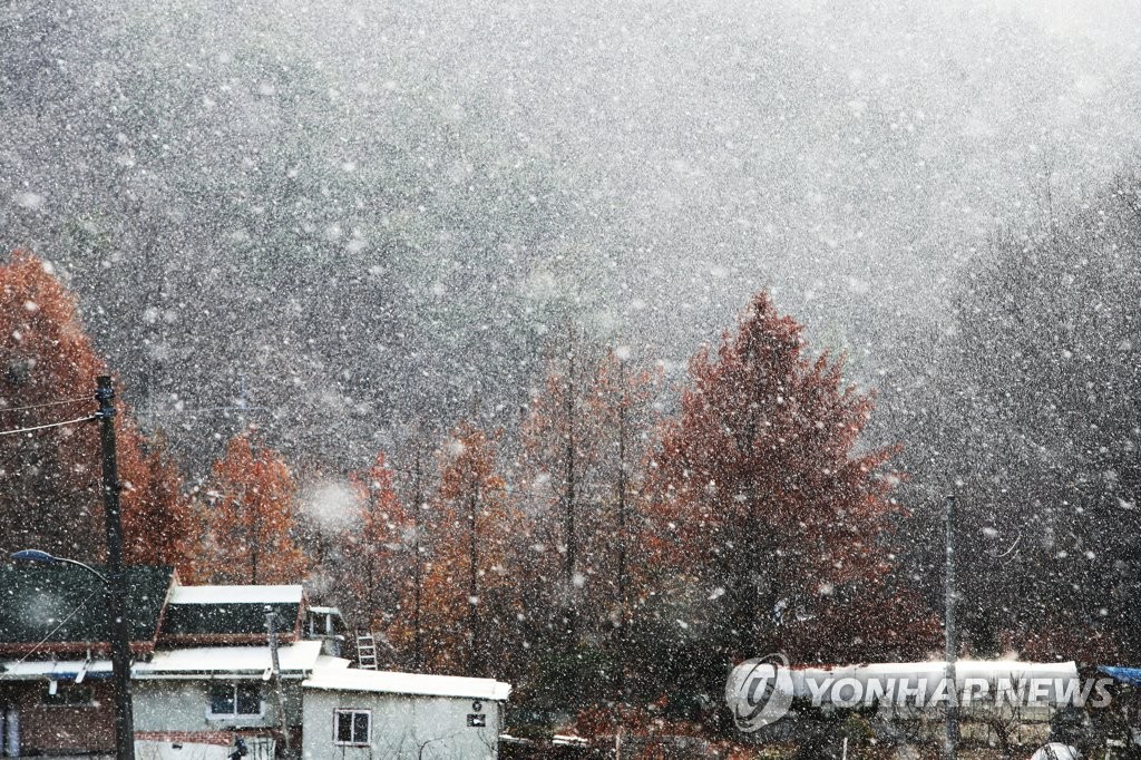 전국 흐리고 곳곳 눈·비…찬바람에 체감온도 낮아