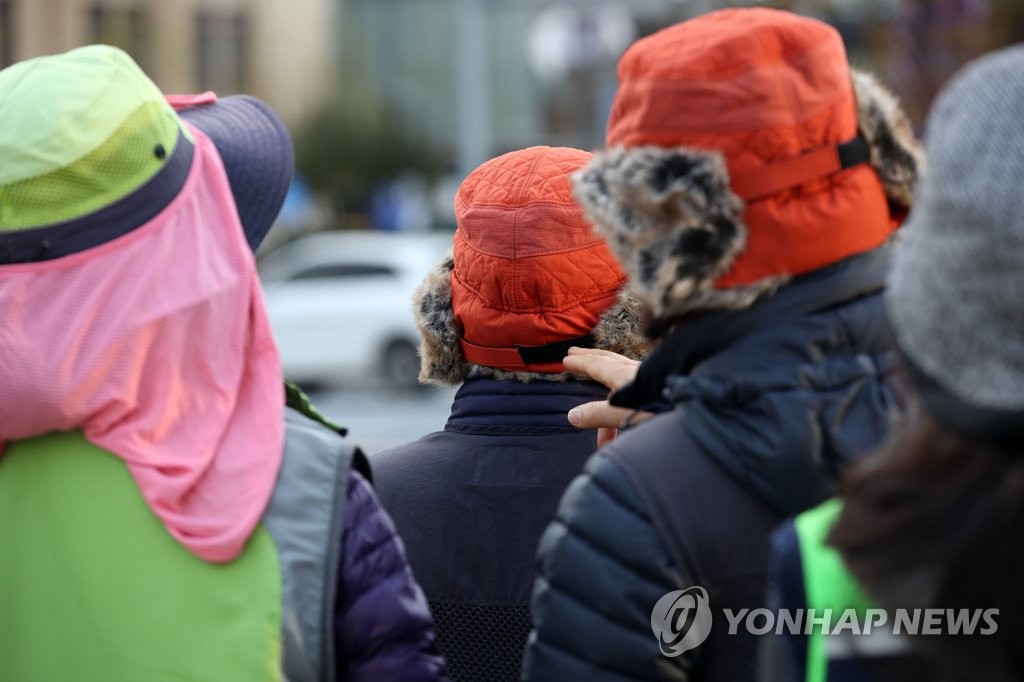 눈 내리고 아침기온 10도 이상 뚝…곳곳에 '겨울왕국'