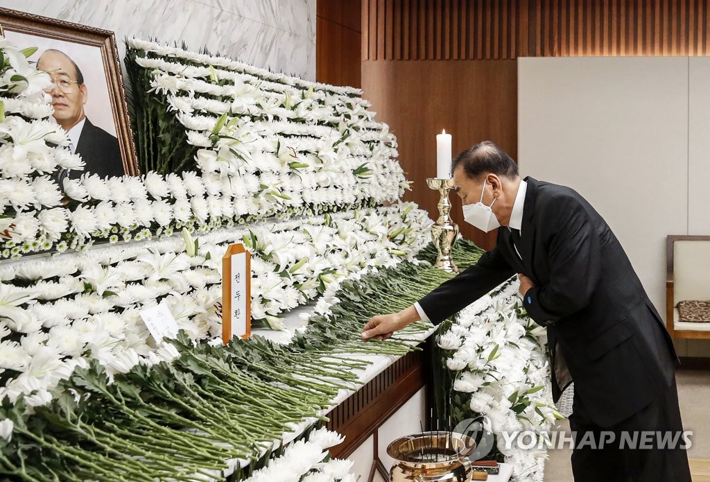 정치권 이틀째 전두환 조문 '싸늘'…유족 "오는데 큰 용기 필요"