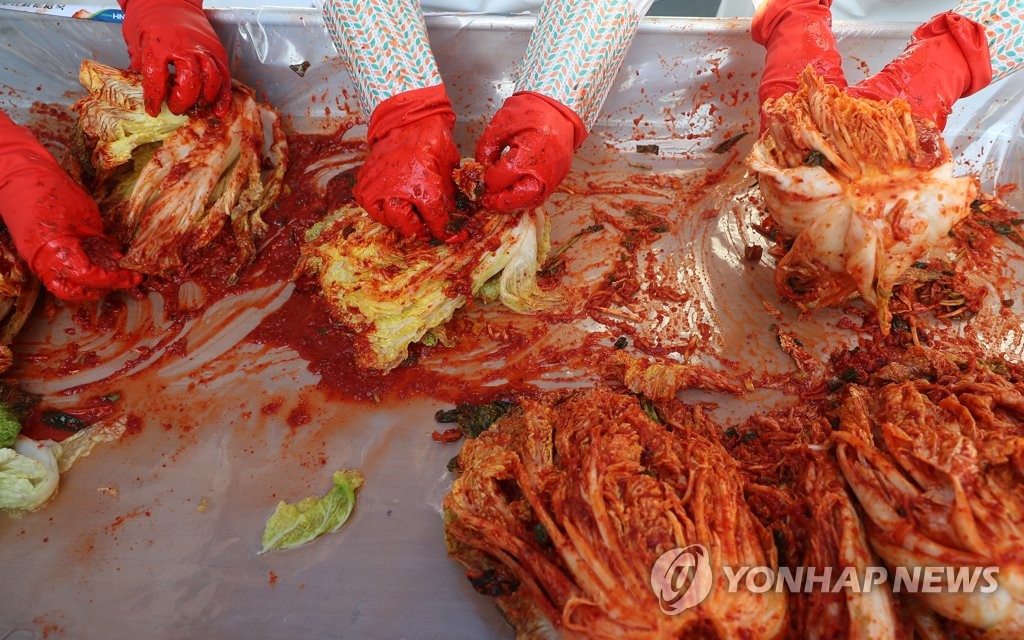 외국인이 가장 자주 먹는 한식은 '한국식 치킨'…2위는 김치