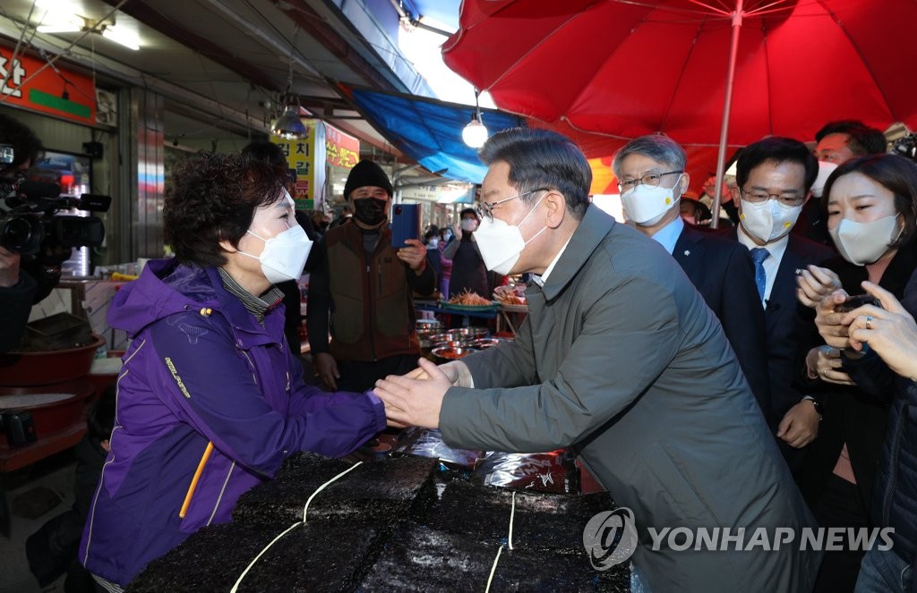 반성문 들고 광주 달려간 이재명…'2030 전면' 선대위 출범(종합)