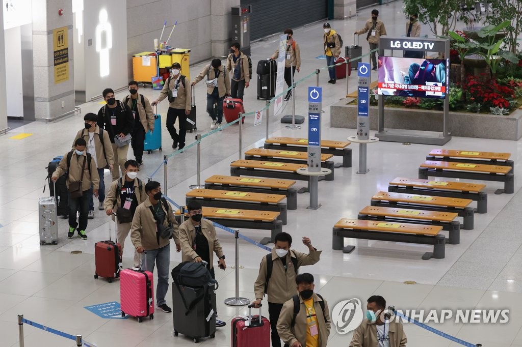 국내 오미크론 의심사례 첫 발견…나이지리아 방문부부 등 4명(종합2보)