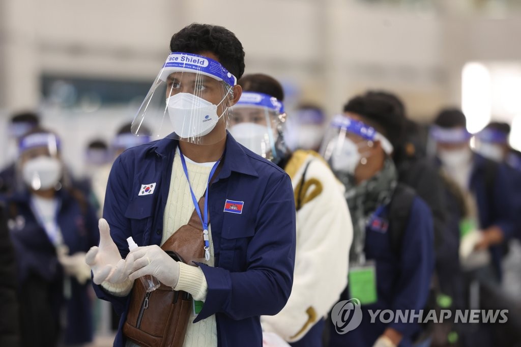 국내 오미크론 의심사례 첫 발견…나이지리아 방문부부 등 4명(종합2보)