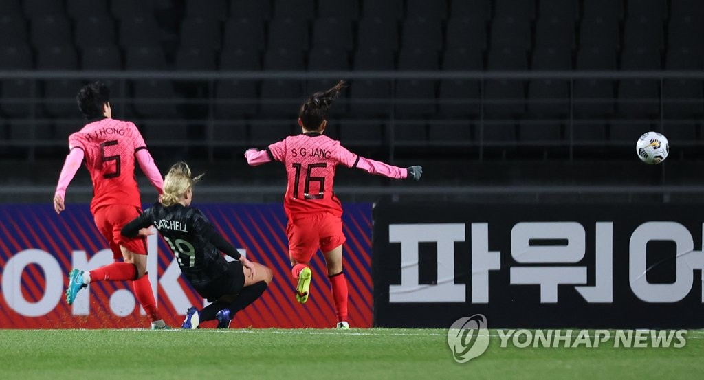 한국 여자축구, 뉴질랜드 0-2로 무릎…25년 만의 패배