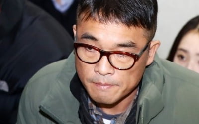 김건모, 유흥업소 여성 성폭행 혐의 벗었다…검찰 "혐의없음"