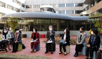 서진학교 찾은 이재명 "우리 사회 장애인에 대한 편견, 오해 많아"