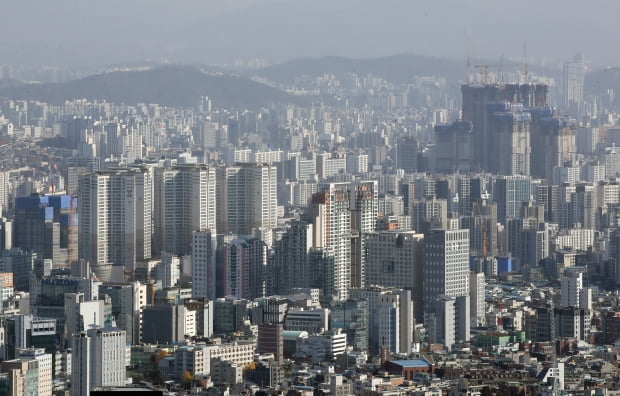 서울 중구 남산에서 바라본 서울시내 아파트. 사진=연합뉴스