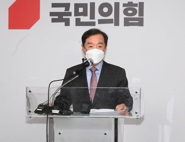 [속보] 김병준 "상임위원장직, 열심히 할 생각" 사퇴설 일축