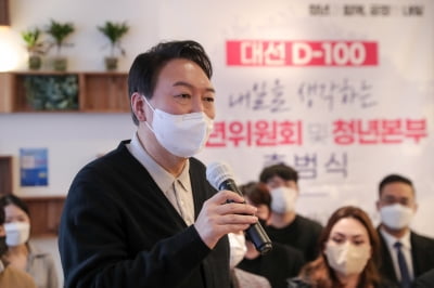 與 "윤석열 '무능·준비 부족' 선대위 난항…본인이 화 자처"