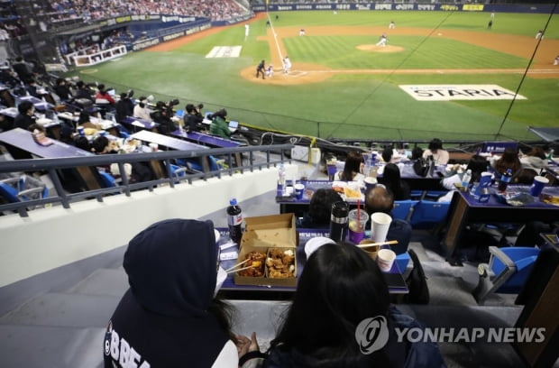 마스크 써도 야구장응원·함성 위험…정부 "지키도록 조치 논의"