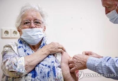 네덜란드 보건 자문기구, 60세 이상에 부스터샷 접종 권고