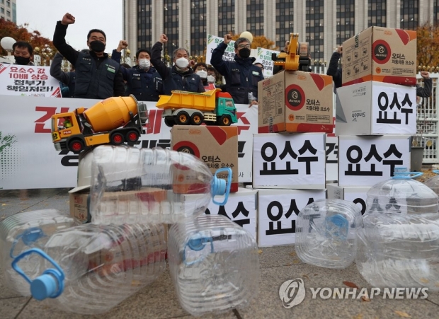 요소수 품귀 사태에 일단 '숨통'…석달내 근본대책 마련은 과제