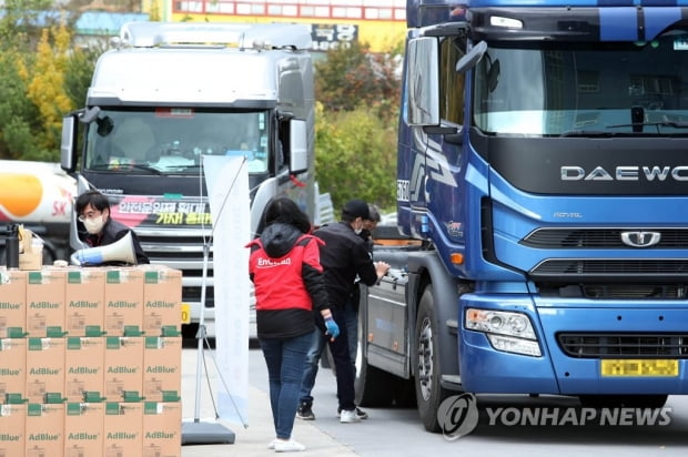 오늘부터 차량용 요소수 200만ℓ생산…버스·청소차에 우선 공급