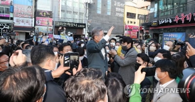 "의례는 생략하고"…이재명, 2030 다가서기로 지지율 반등 시동