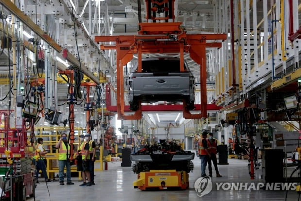 포드, 반도체 사업 직접 뛰어든다…글로벌파운드리와 제휴