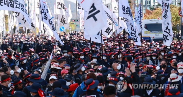 화물연대 사흘간 총파업 돌입…물류대란 우려 속 비상수송대책