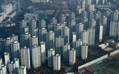 서울 아파트 거래가 줄었으니…집값이 떨어질까요?
