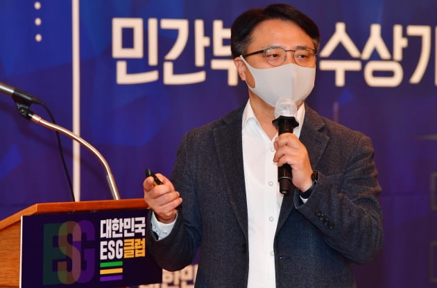 ESG클럽 월례포럼에 참여해 강연을 하고 있는 천석범 SAP코리아 부사장.사진=이승재 기자