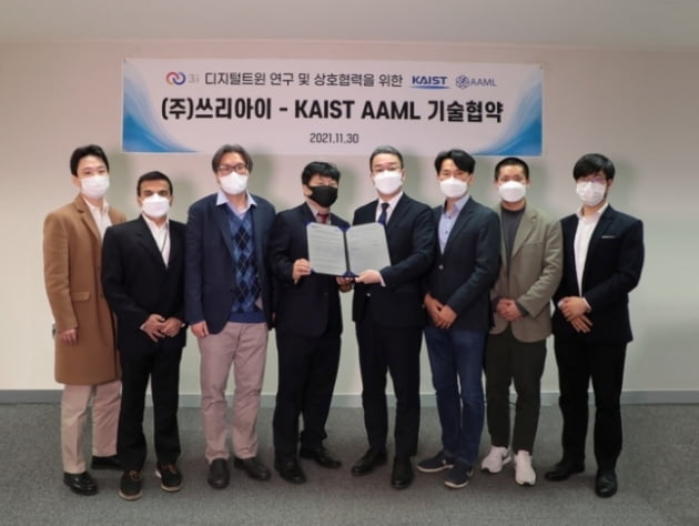정지욱 쓰리아이 공동대표(왼쪽 세 번째부터), 김켄 대표이사, 홍정욱 카이스트 교수. /사진=쓰리아이