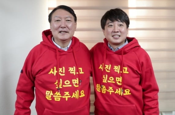 이준석의 '빨간후드' 캠페인 "붉은 티에 노란 글씨 써달라"