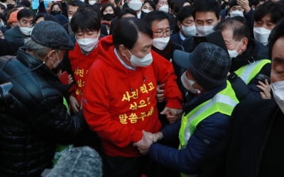 민주당 "윤석열, 김종인에 끌려다녀"…尹 "기다림이 내 리더십"