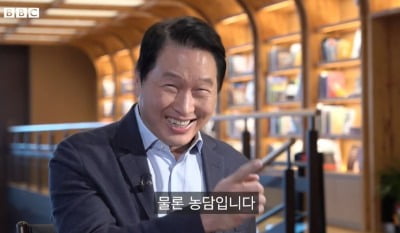 자녀승계 질문 받은 최태원 "아들 아직 어려, 강요 않을 것"