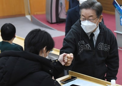 서울대생 만난 이재명 "마치 대선 토론 미리 치른 느낌"