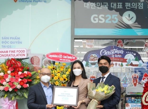 GS리테일은 편의점 GS25가 베트남에서 현지인이 운영하는 가맹 1호점을 열었다고 12일 밝혔다. 사진=GS리테일
