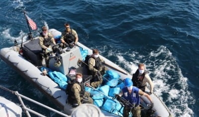 오만 해역서 마약 운반선 화재…美 해군 174억원 상당 마약 압수
