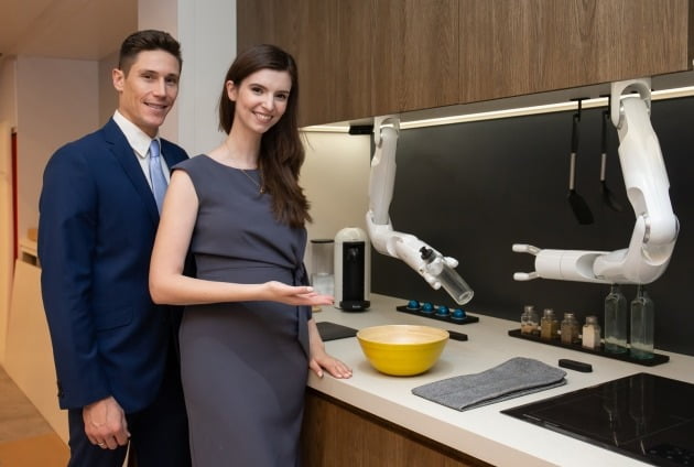 삼성전자가 2020년 CES에서 공개한 요리 보조 로봇 ‘삼성봇 셰프’. 사진=삼성전자 제공