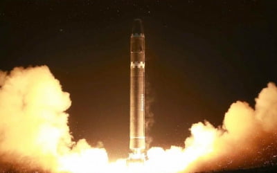 김정은 '핵 모라토리엄' 깨질까…"北, 내년 ICBM·핵실험 가능성"