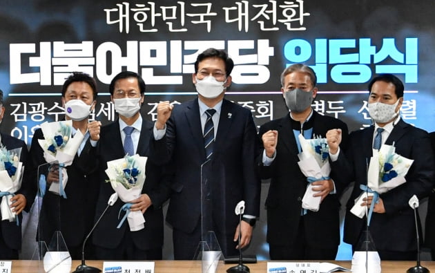 성추행 '미투' 논란 민병두까지 복당…이재명표 '여권 대사면' 