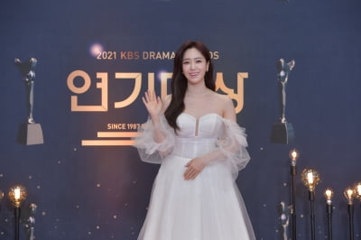 [포토] 함은정, '백설공주처럼~'(2021 KBS 연기대상)