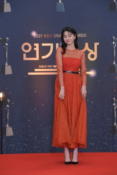 [포토] 권나라, '수줍은 소녀 표정'(2021 KBS 연기대상)