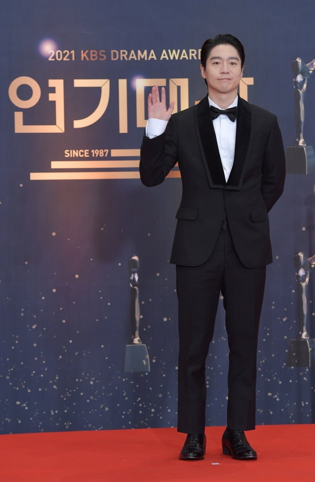 [포토] 경성환, '연기대상에 제가 빠질 수 없죠'(2021 KBS 연기대상)