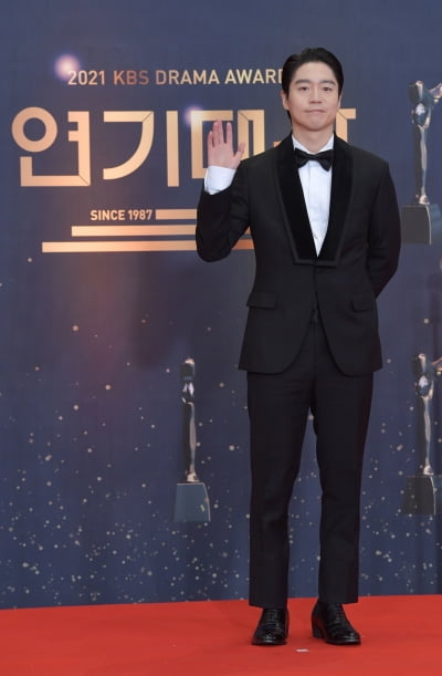 [포토] 경성환, '연기대상에 제가 빠질 수 없죠'(2021 KBS 연기대상)